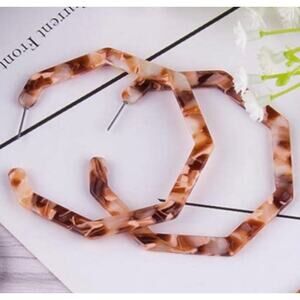 Boutique Tortoise Acrylic Geometric Lightweight Hoop Earrings NEW